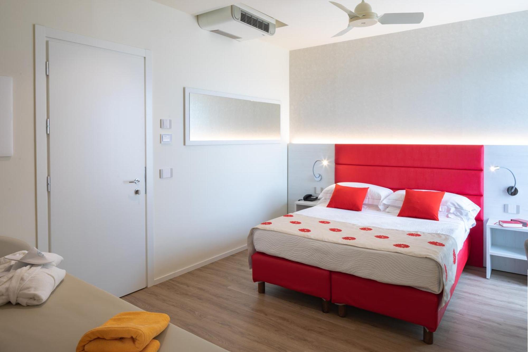 Una Hotels Imperial Beach Hotel Marotta Kültér fotó